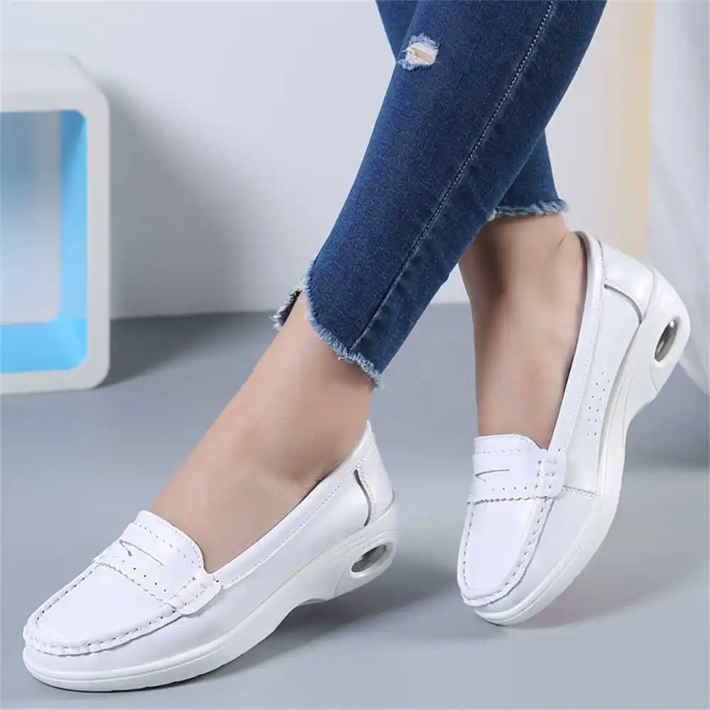Thick Sole Slipon White Traine - Women'S Formal Wear Canada recension och pris